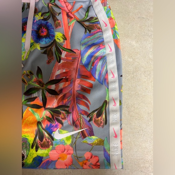 RARE Nike Women's Tropical Print Skirt - Multicolor size small parrots - Picture 5 of 5